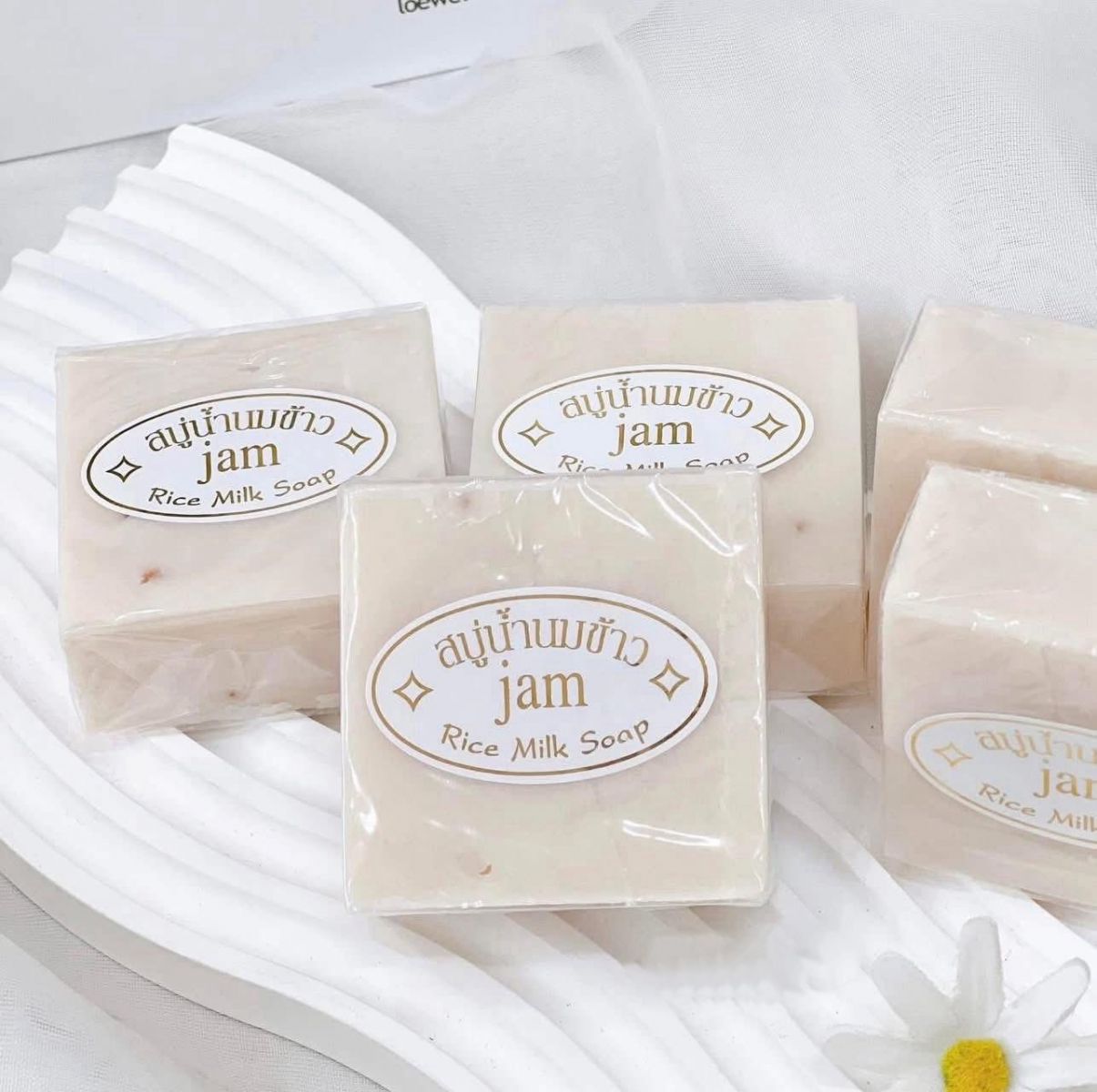 Cách tạo bọt xà phòng cám gạo Jam để trị mụn lưng hiệu quả